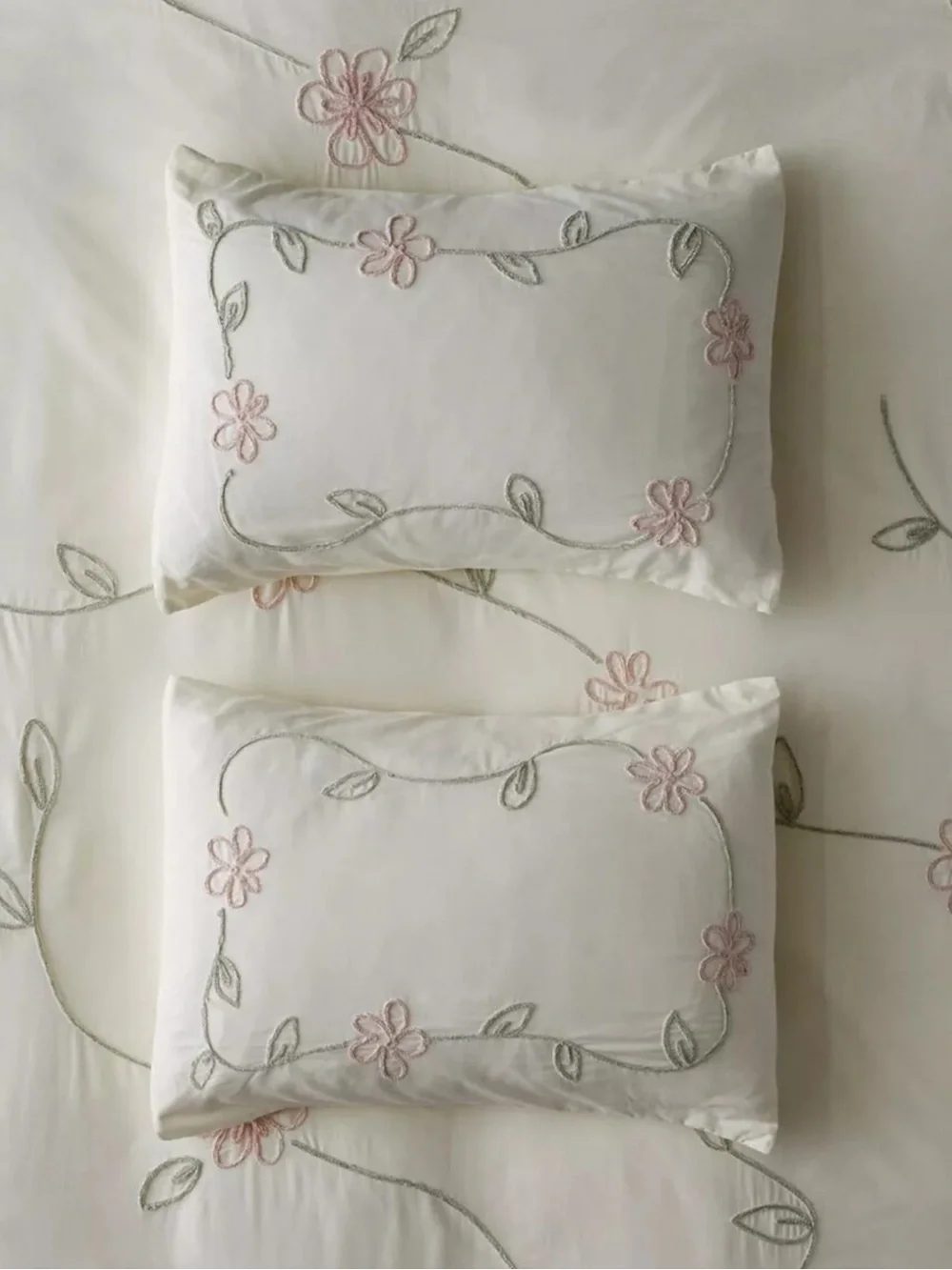 ⭐️NWT Urban Outfitters Falling Vines Embroidered Floral Sham Set Standard